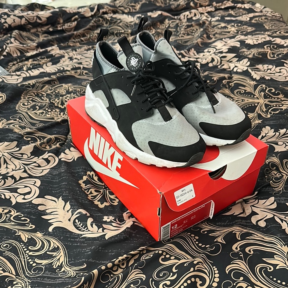 Nike Air Huarache Black and Gray Sneakers